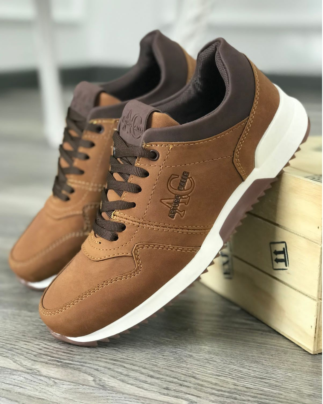 Calzado  deportivo Masculino de Cuero industrial. Confortable suela expanso liviana. resistentes cordones planos. el sello de marca grabado, garantiza calidad.